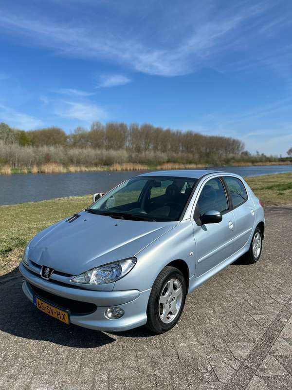 Grijs Gebruikt 2006 Peugeot 206 Hatchback | € 1.100 (Eerlijke prijs) - Afbeelding 1/4