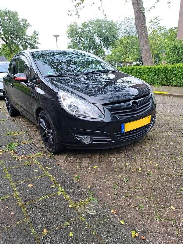 Zwart Occasion 2010 Opel Corsa Coupé | € 3.400 - Afbeelding 1/4
