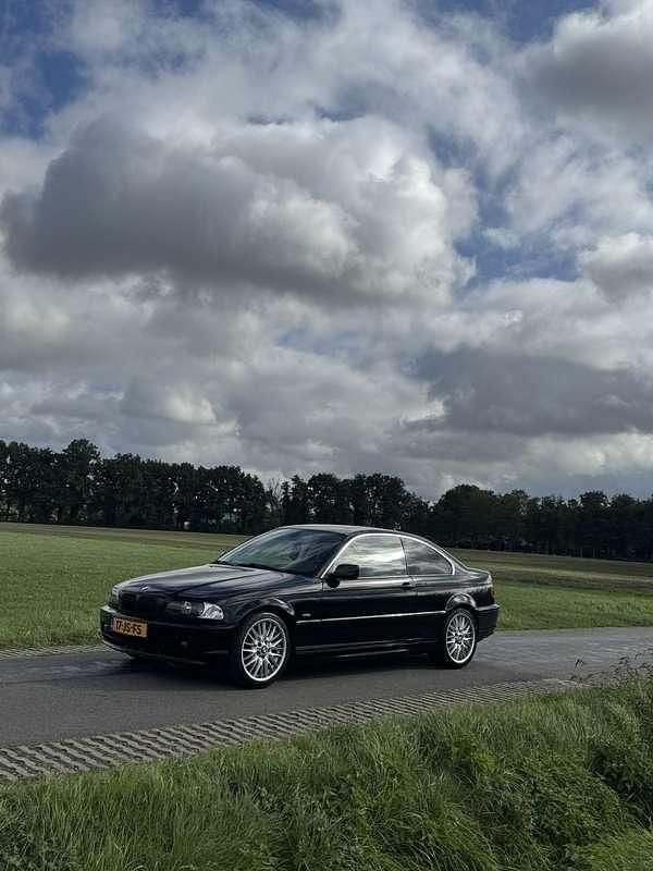 Zwart Gebruikt 2002 BMW 320 Executive Coupé | € 5.600 (Eerlijke prijs) - Afbeelding 1/4