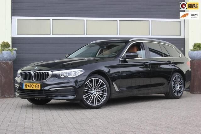 Zwart Gebruikt 2018 BMW 520 Executive Stationwagen | € 23.900 (Goede deal) - Afbeelding 1/4