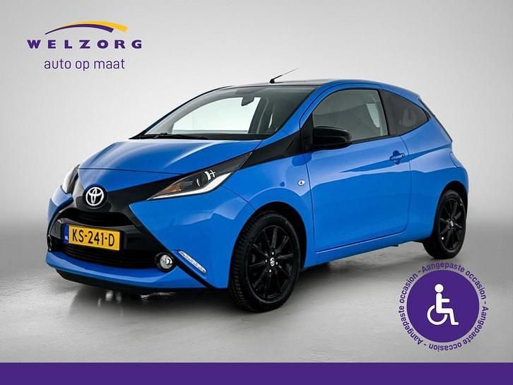 Occasion Toyota Aygo X-play 69 PK (50 kW) 2016 Blauw Hatchback
