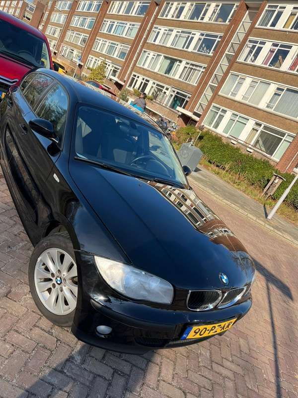 Zwart Gebruikt 2005 BMW 116 Hatchback | € 2.000 (Goede deal) - Afbeelding 1/4
