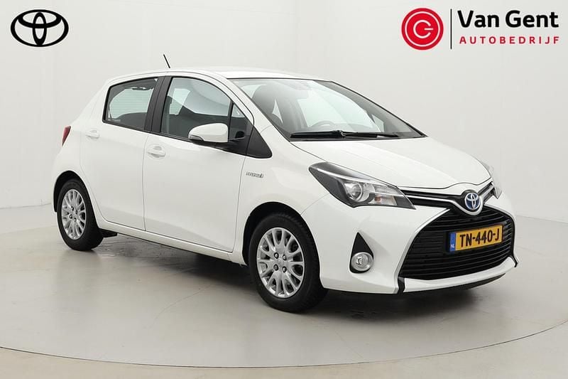 Occasion Toyota Yaris Hybrid 101 PK (74 kW) 2017 Wit Hatchback