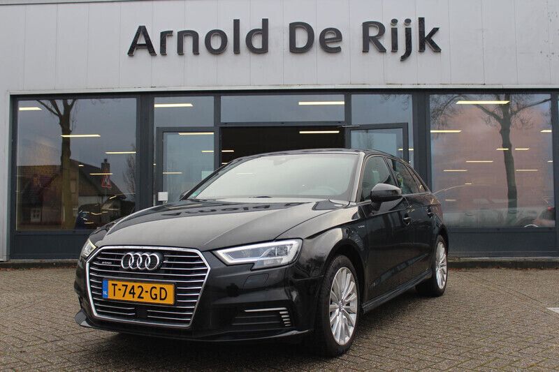Zwart Gebruikt 2018 Audi A3 Sportback e-tron Sport Sedan | € 19.950 (Duur) - Afbeelding 1/4