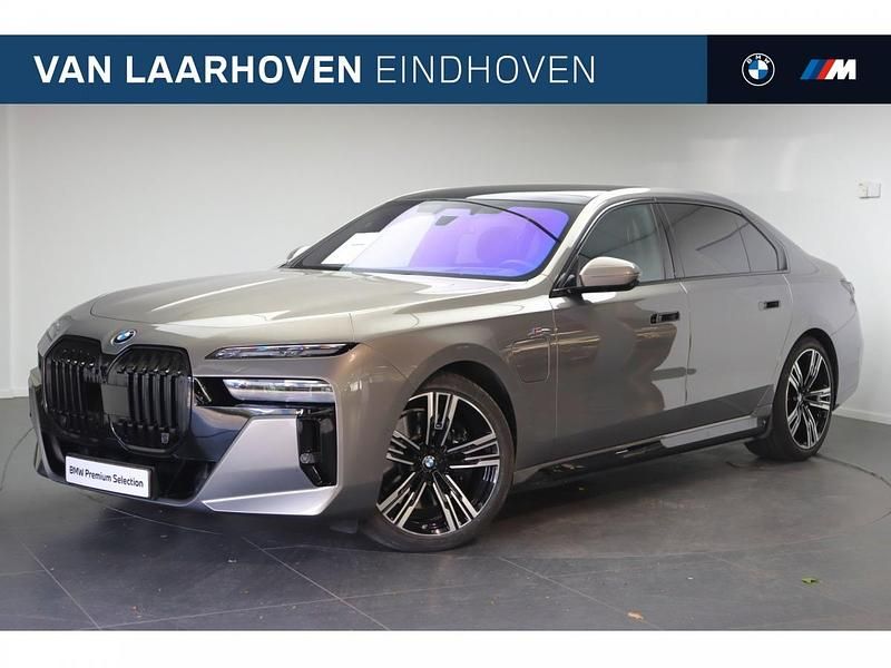 Oxidgrau (grijs metallic) Gebruikt 2023 BMW 750e Executive Sedan | € 99.950 (Eerlijke prijs) - Afbeelding 1/4