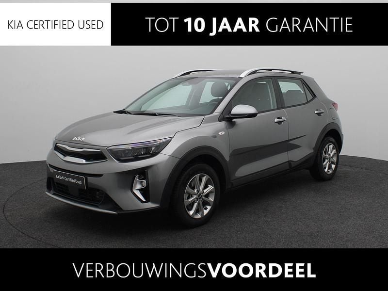 Grijs Gebruikt 2024 Kia Stonic SUV | € 22.240 (Eerlijke prijs) - Afbeelding 1/4