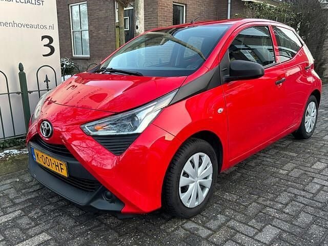 Rood Occasion 2021 Toyota Aygo Hatchback | € 8.950 (Goede deal) - Afbeelding 1/4