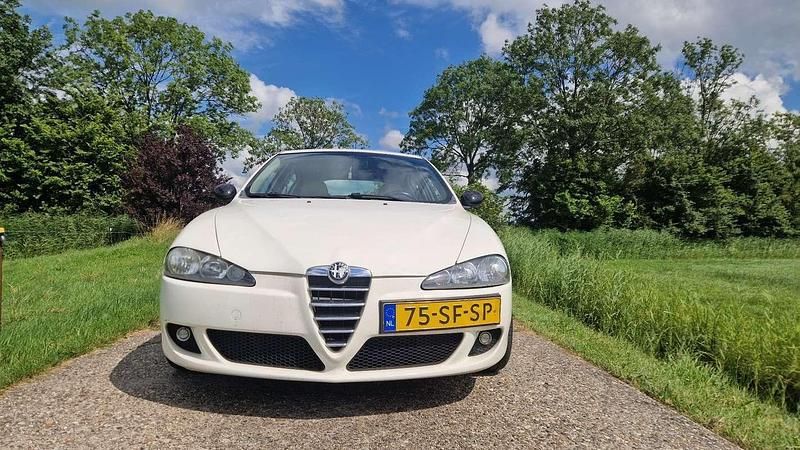 Wit Gebruikt 2006 Alfa Romeo 147 Hatchback | € 4.250 - Afbeelding 1/4