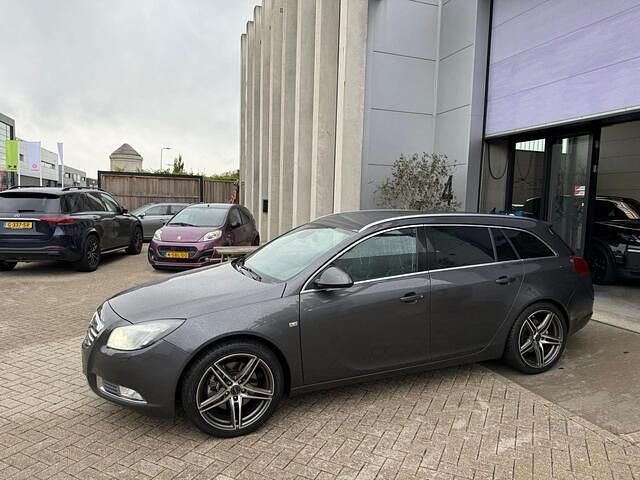 Grijs Gebruikt 2010 Opel Insignia Sport Stationwagen | € 7.750 (Iets duurder) - Afbeelding 1/4