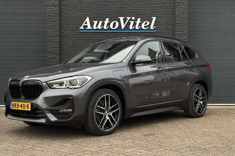 Grijs Gebruikt 2021 BMW X1 Advantage SUV | € 26.945 (Eerlijke prijs) - Afbeelding 1/3