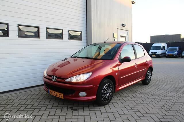 Occasion Peugeot 206 Forever 75 PK (55 kW) 2008 Rood Hatchback