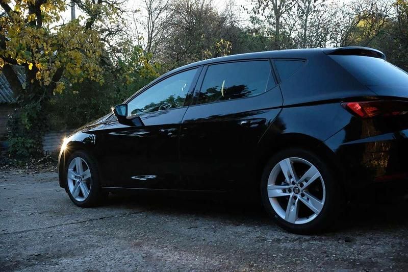 Zwart Occasion 2019 Seat Leon FR Hatchback | € 17.499 (Eerlijke prijs) - Afbeelding 1/4