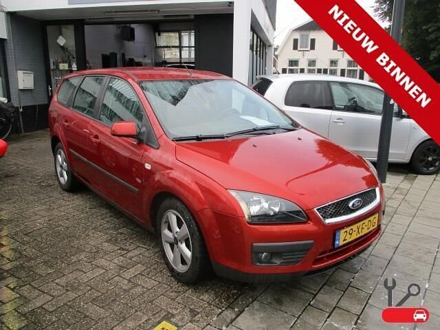 Oranje Gebruikt 2007 Ford Focus Futura Stationwagen | € 1.950 (Eerlijke prijs) - Afbeelding 1/4