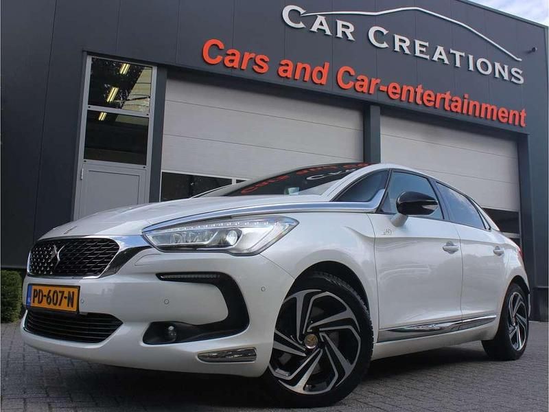 Wit Gebruikt 2017 DS Automobiles DS5 Business Hatchback | € 12.750 (Eerlijke prijs) - Afbeelding 1/4
