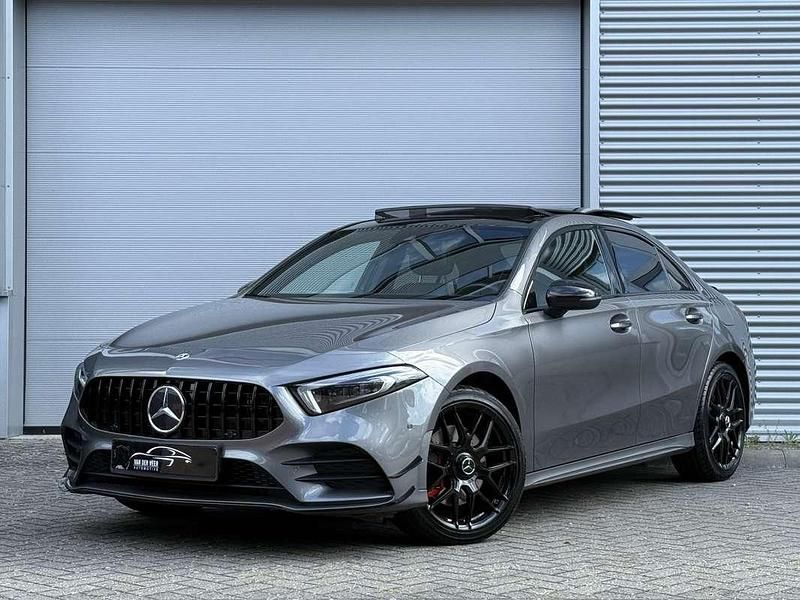 Grijs Gebruikt 2021 Mercedes A250 Business Sedan | € 25.800 (Goede deal) - Afbeelding 1/4