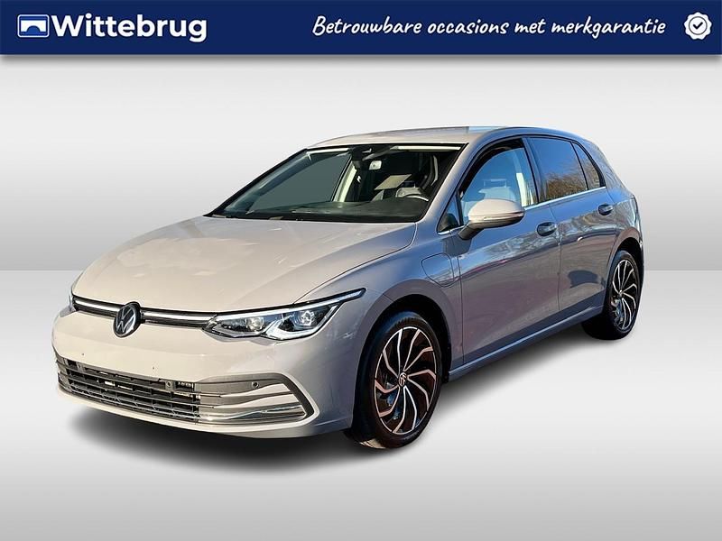 Grijs Gebruikt 2022 VW Golf VIII Style Hatchback | € 25.950 (Goede deal) - Afbeelding 1/2