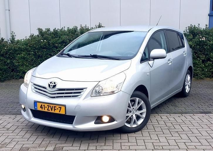 Grijs Gebruikt 2010 Toyota Verso Comfort MPV | € 7.750 (Eerlijke prijs) - Afbeelding 1/4