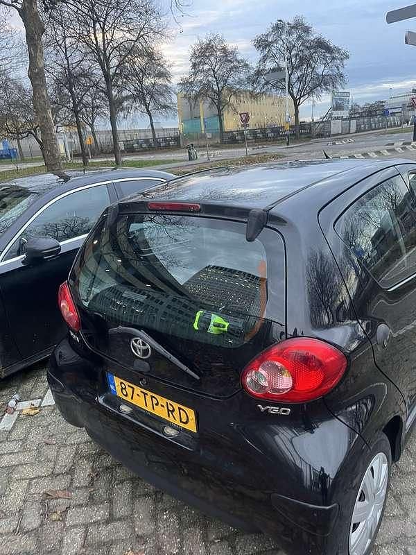 Zwart Occasion 2007 Toyota Aygo Hatchback | € 1.850 (Eerlijke prijs) - Afbeelding 1/4