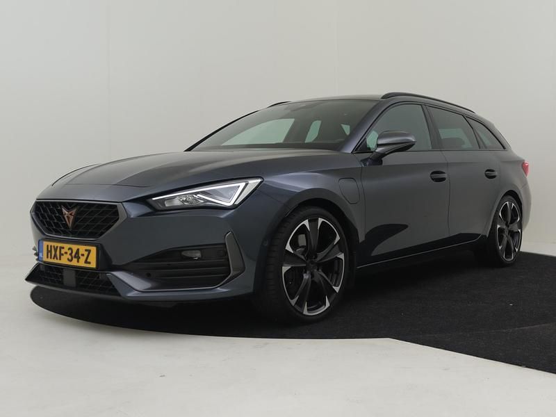 Grijs Gebruikt 2024 Cupra Leon VZ Stationwagen | € 33.895 (Eerlijke prijs) - Afbeelding 1/4