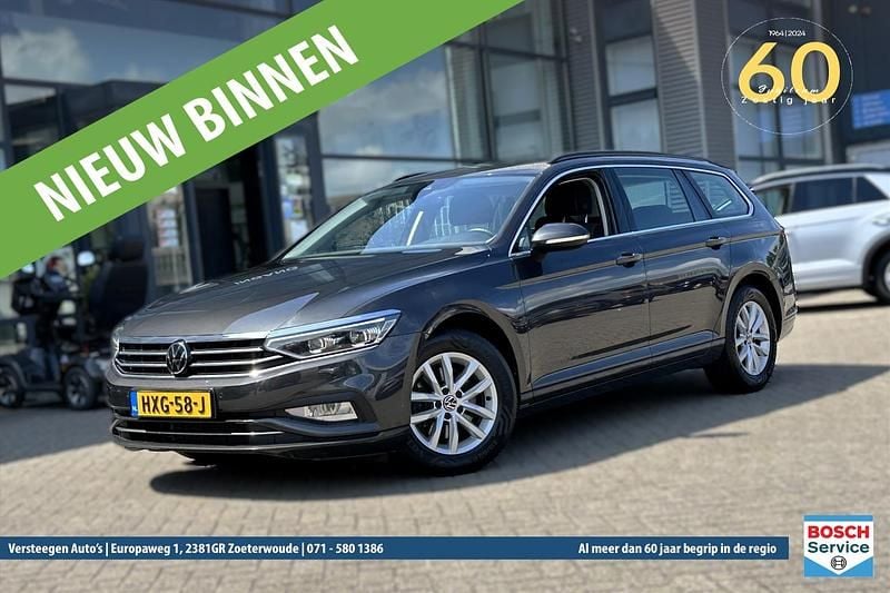 Grijs Gebruikt 2023 VW Passat Business Stationwagen | € 25.950 (Super prijs) - Afbeelding 1/4