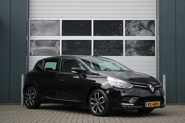 Zwart Gebruikt 2016 Renault Clio IV Zen Hatchback | € 8.999 (Eerlijke prijs) - Afbeelding 1/4