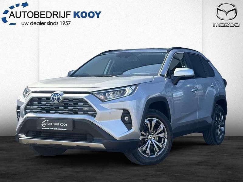 Zilver, metallic lak Gebruikt 2022 Toyota RAV4 Hybrid SUV | € 38.450 (Eerlijke prijs) - Afbeelding 1/4