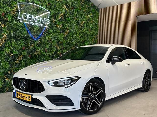 Wit, metallic lak Gebruikt 2019 Mercedes CLA180 Business Sedan | € 27.890 (Eerlijke prijs) - Afbeelding 1/4