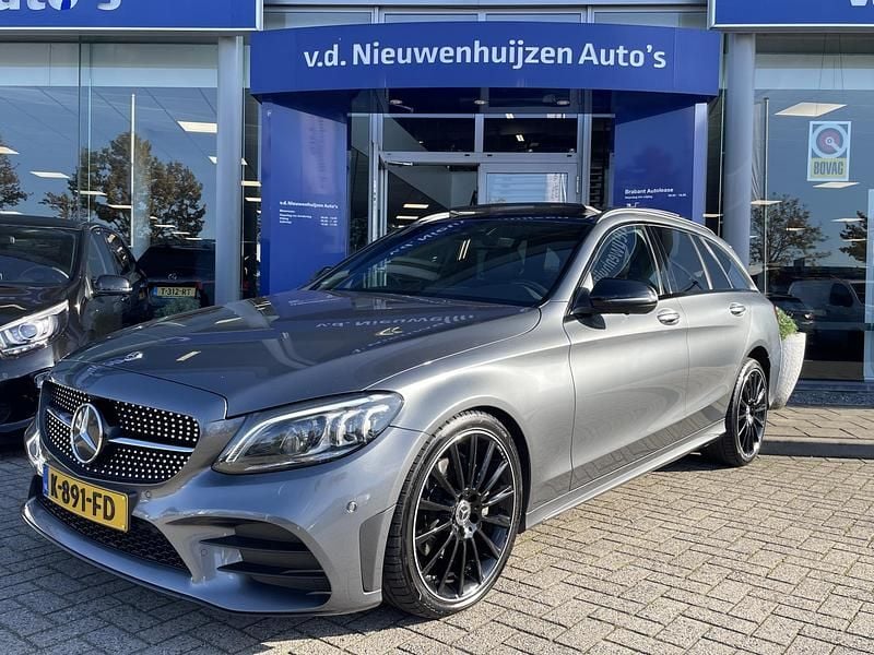 Grijs (metallic) Gebruikt 2020 Mercedes C200 Business Stationwagen | € 22.950 (Goede deal) - Afbeelding 1/4