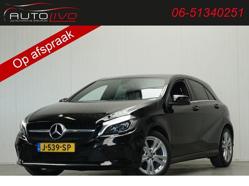 Zwart, metallic lak Gebruikt 2016 Mercedes A160 Ambition Hatchback | € 13.495 (Eerlijke prijs) - Afbeelding 1/4