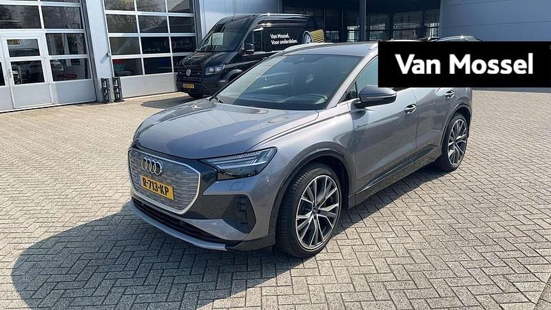 Grijs Gebruikt 2022 Audi Q4 e-tron Advanced Plus SUV | € 31.900 - Afbeelding 1/3