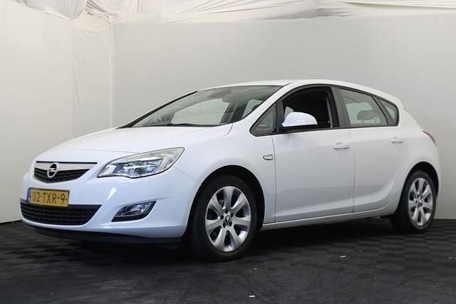Wit Gebruikt 2012 Opel Astra Edition Hatchback | € 2.999 (Goede deal) - Afbeelding 1/4
