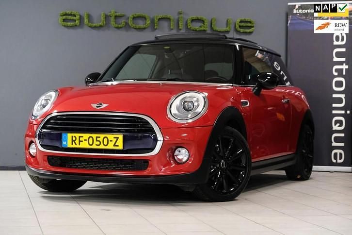 Occasion Mini Cooper Business 136 PK (100 kW) 2017 Rood Hatchback