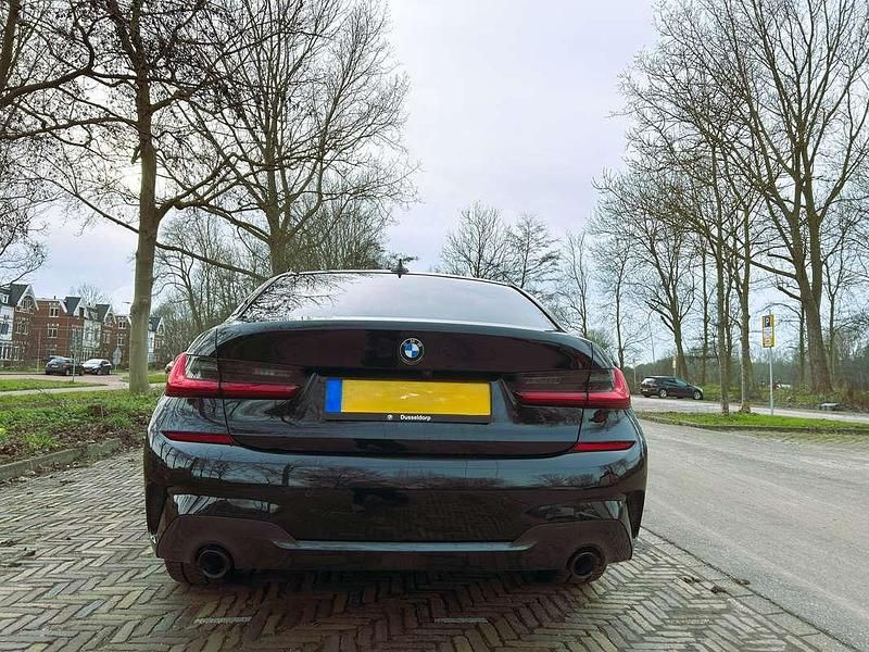 Zwart Occasion 2021 BMW 320e Executive Coupé | € 39.998 - Afbeelding 1/4