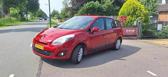 Rood Gebruikt 2010 Renault Grand Scénic III Expression MPV | € 4.700 (Eerlijke prijs) - Afbeelding 1/4