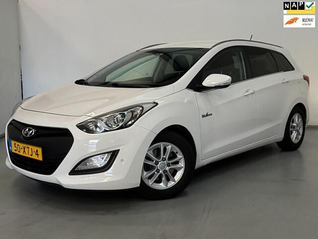Wit Occasion 2012 Hyundai i30 Edition Stationwagen | € 5.450 (Eerlijke prijs) - Afbeelding 1/4