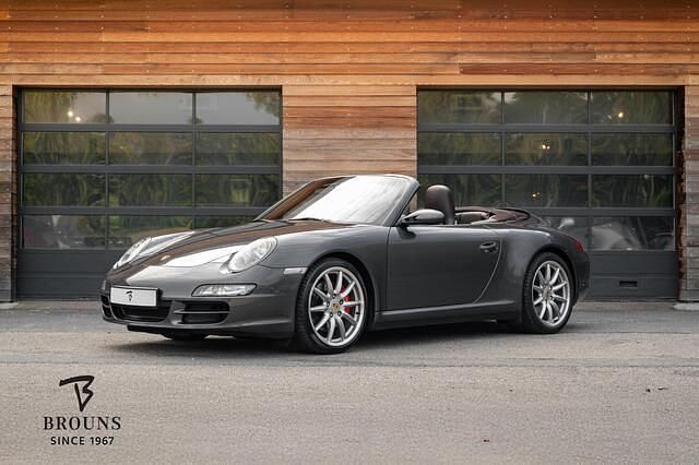 Grijs (metallic) Occasion 2007 Porsche 911 Carrera 4S Cabriolet Chrono Cabriolet | € 74.997 - Afbeelding 1/4