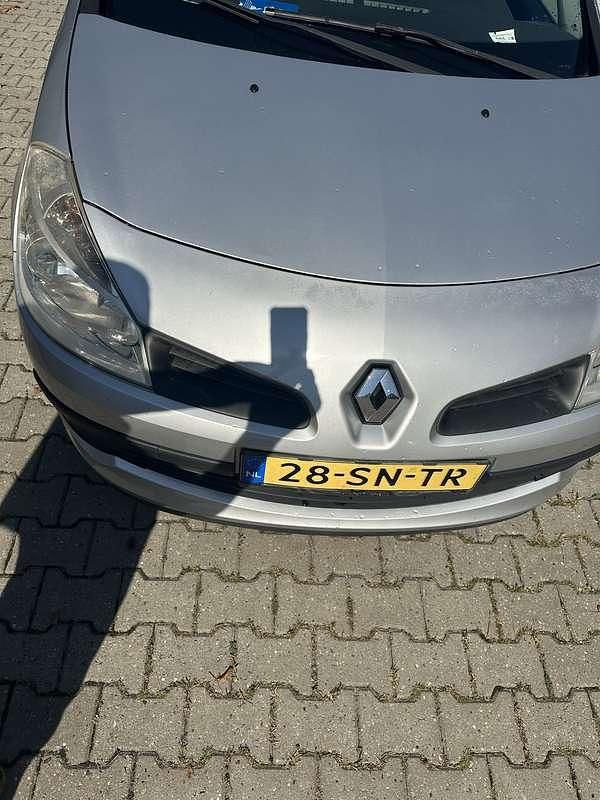 Grijs Gebruikt 2006 Renault Clio II Authentique Hatchback | € 850 (Goede deal) - Afbeelding 1/4