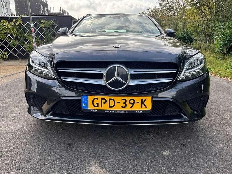 Grijs Occasion 2021 Mercedes C300e Stationwagen | € 25.995 (Super prijs) - Afbeelding 1/4