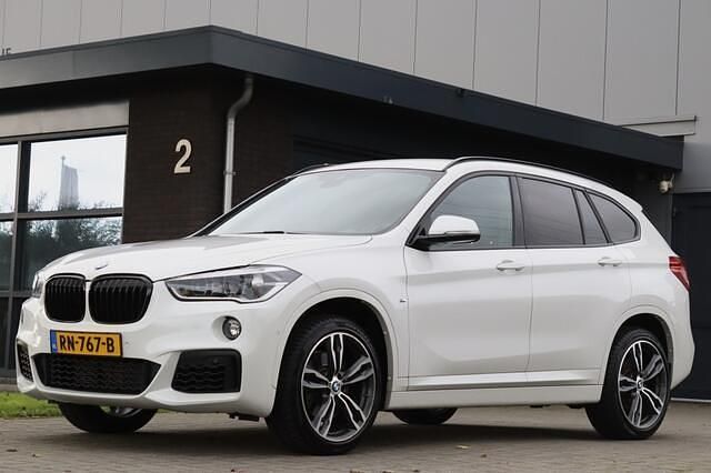 Wit Gebruikt 2018 BMW X1 M Sport SUV | € 25.950 (Eerlijke prijs) - Afbeelding 1/4