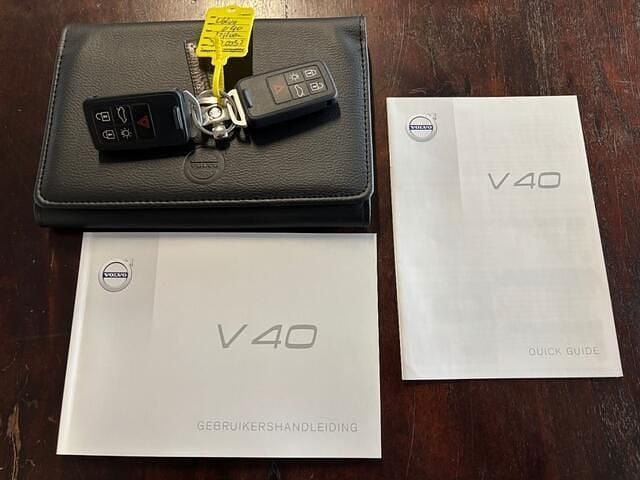 Occasion Volvo V40 Summum 153 PK (112 kW) 2016 Grijs (metallic) Hatchback