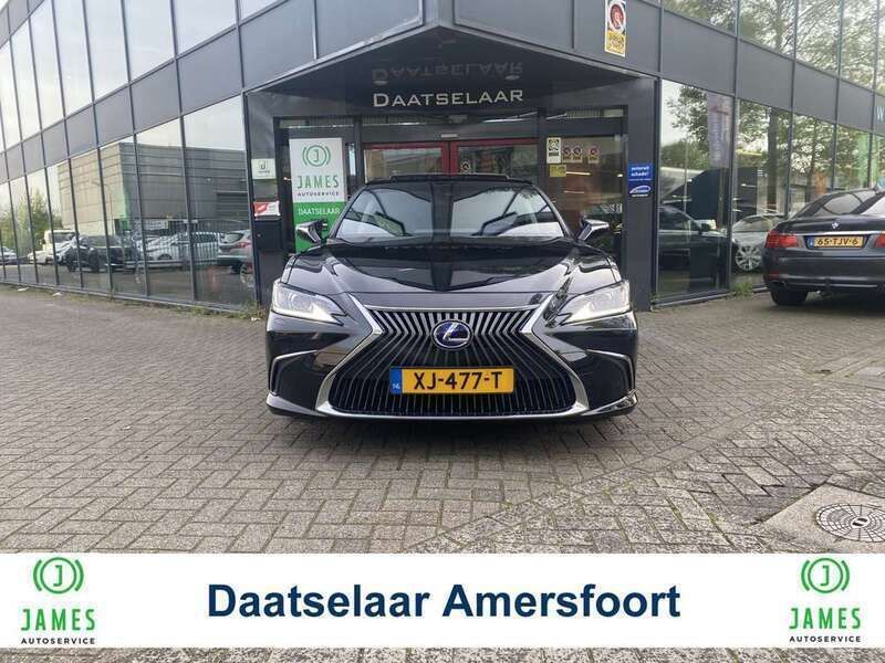 Zwart Gebruikt 2019 Lexus ES300 Sedan | € 35.744 - Afbeelding 1/4