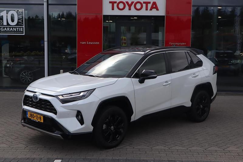 Wit Gebruikt 2024 Toyota RAV4 Hybrid Style SUV | € 49.890 (Eerlijke prijs) - Afbeelding 1/4