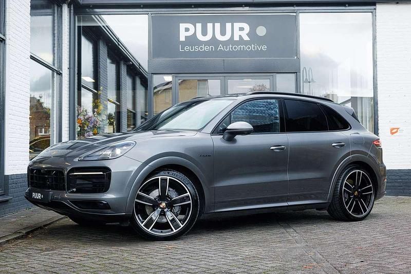Grijs Gebruikt 2022 Porsche Cayenne Platinum Edition SUV | € 78.995 (Goede deal) - Afbeelding 1/4