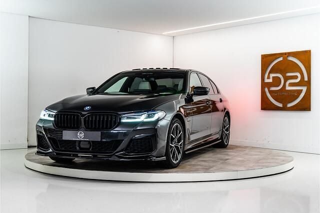 Grijs Gebruikt 2022 BMW 530e Executive Sedan | € 41.980 (Eerlijke prijs) - Afbeelding 1/4