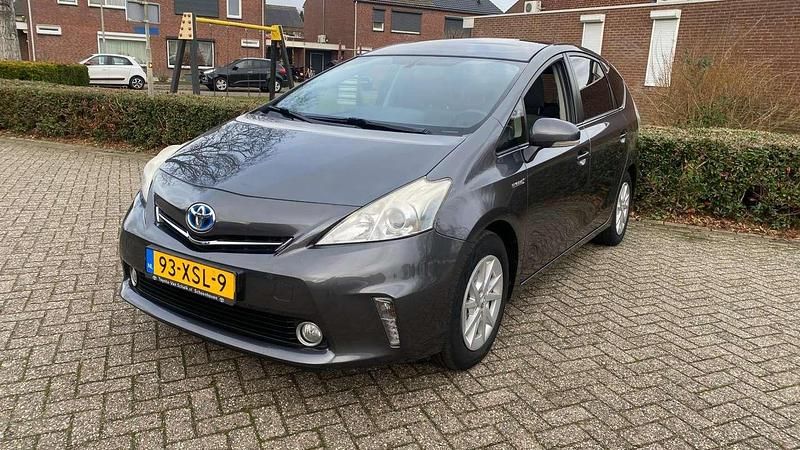 Grijs Occasion 2012 Toyota Prius+ MPV | € 7.999 (Eerlijke prijs) - Afbeelding 1/4