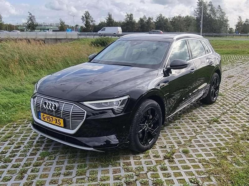 Zwart Occasion 2019 Audi e-tron SUV | € 17.000 (Super prijs) - Afbeelding 1/4