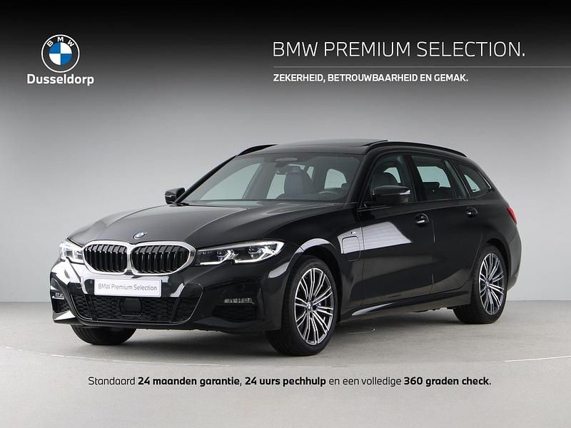Zwart Gebruikt 2021 BMW 330e Executive Stationwagen | € 33.950 (Iets duurder) - Afbeelding 1/4
