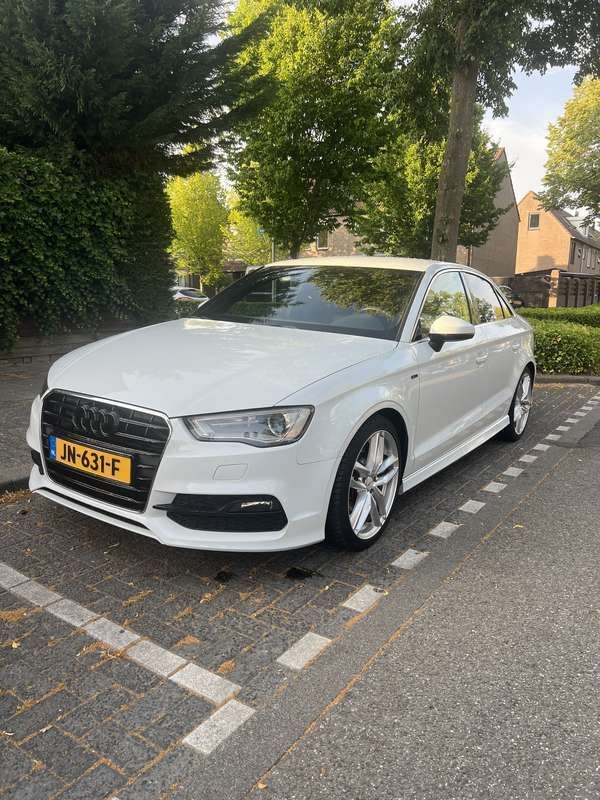 Wit Gebruikt 2016 Audi A3 S-Line Sedan | € 12.900 (Goede deal) - Afbeelding 1/4