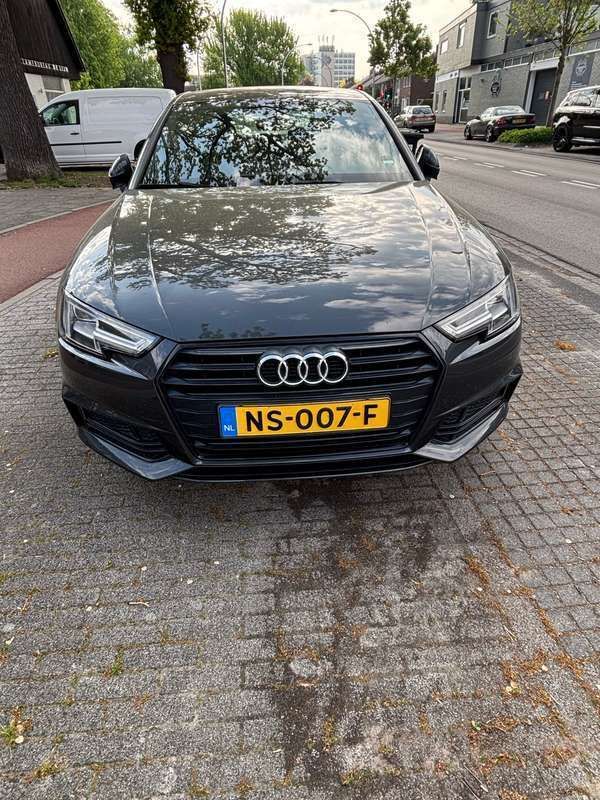 Grijs Gebruikt 2017 Audi A4 Sedan | € 23.500 (Iets duurder) - Afbeelding 1/4