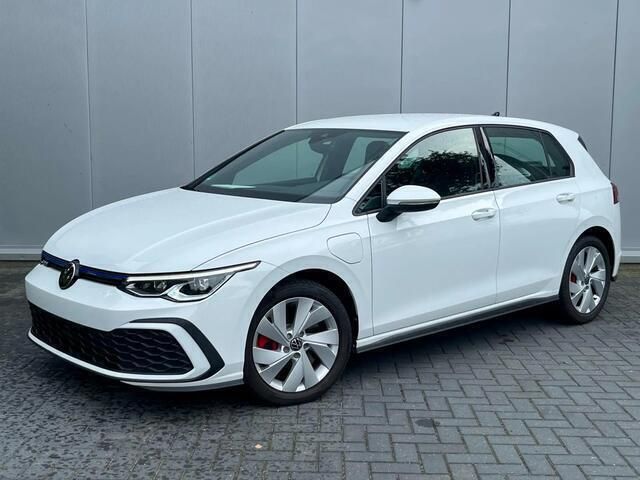 Wit Gebruikt 2021 VW Golf VIII GTE Hatchback | € 26.950 (Eerlijke prijs) - Afbeelding 1/4